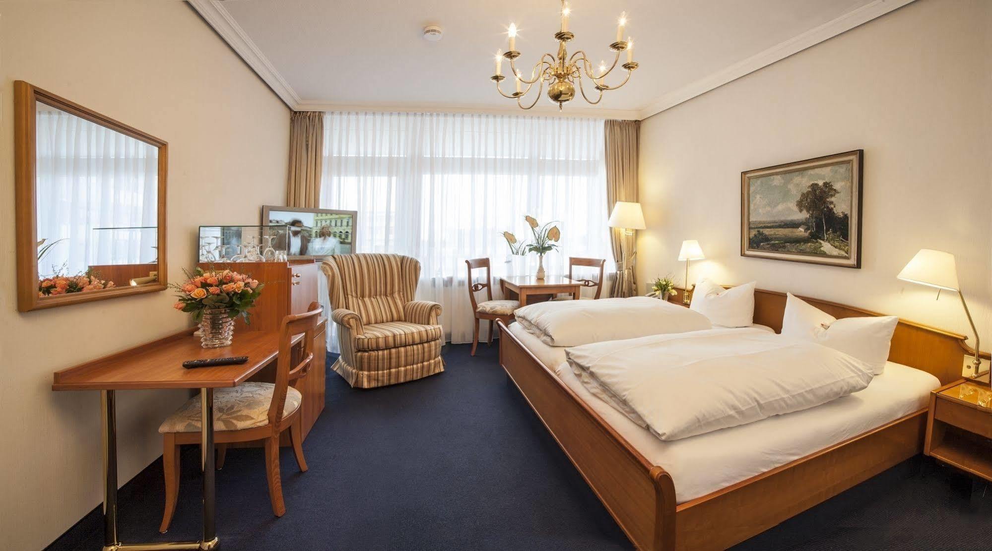 Strandhotel Monbijou Gmbh Garni Westerland Exteriör bild